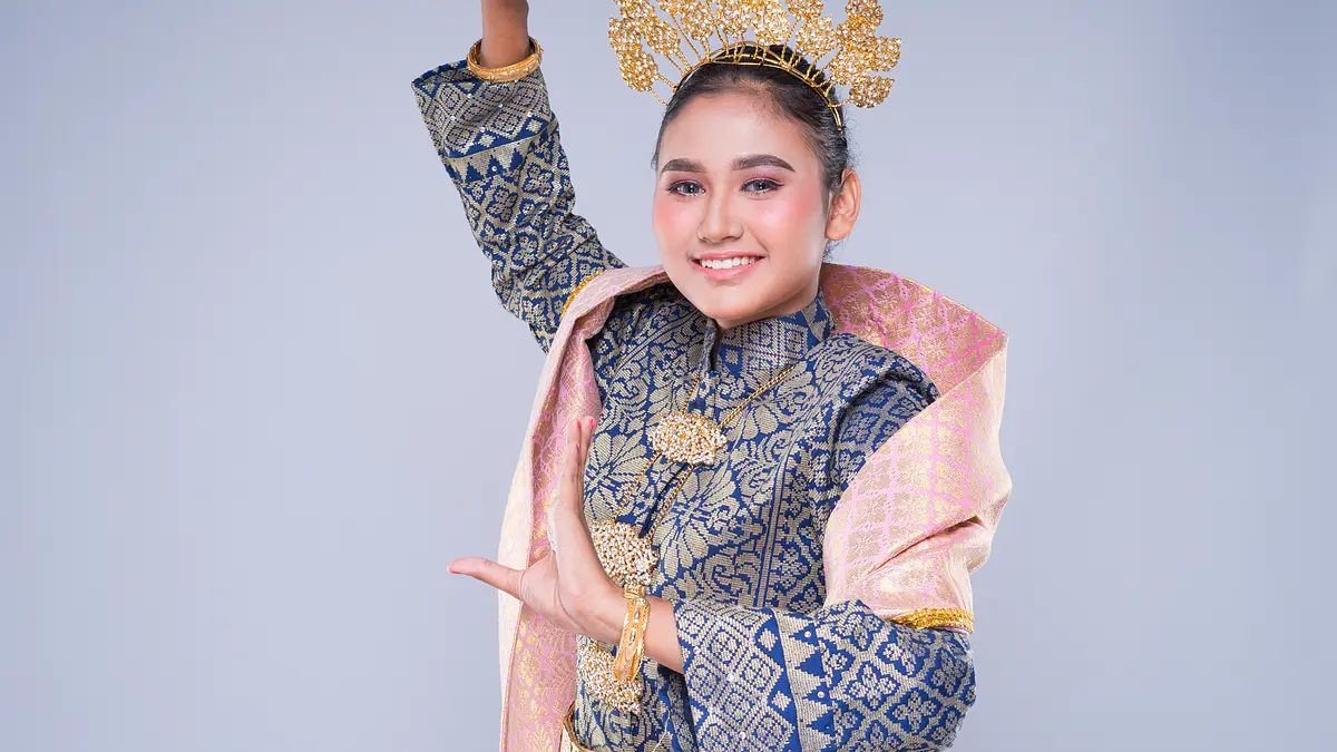 Tari Zapin dan Tarian Tradisional Kepulauan Riau: Asal, Gerak, dan Musiknya