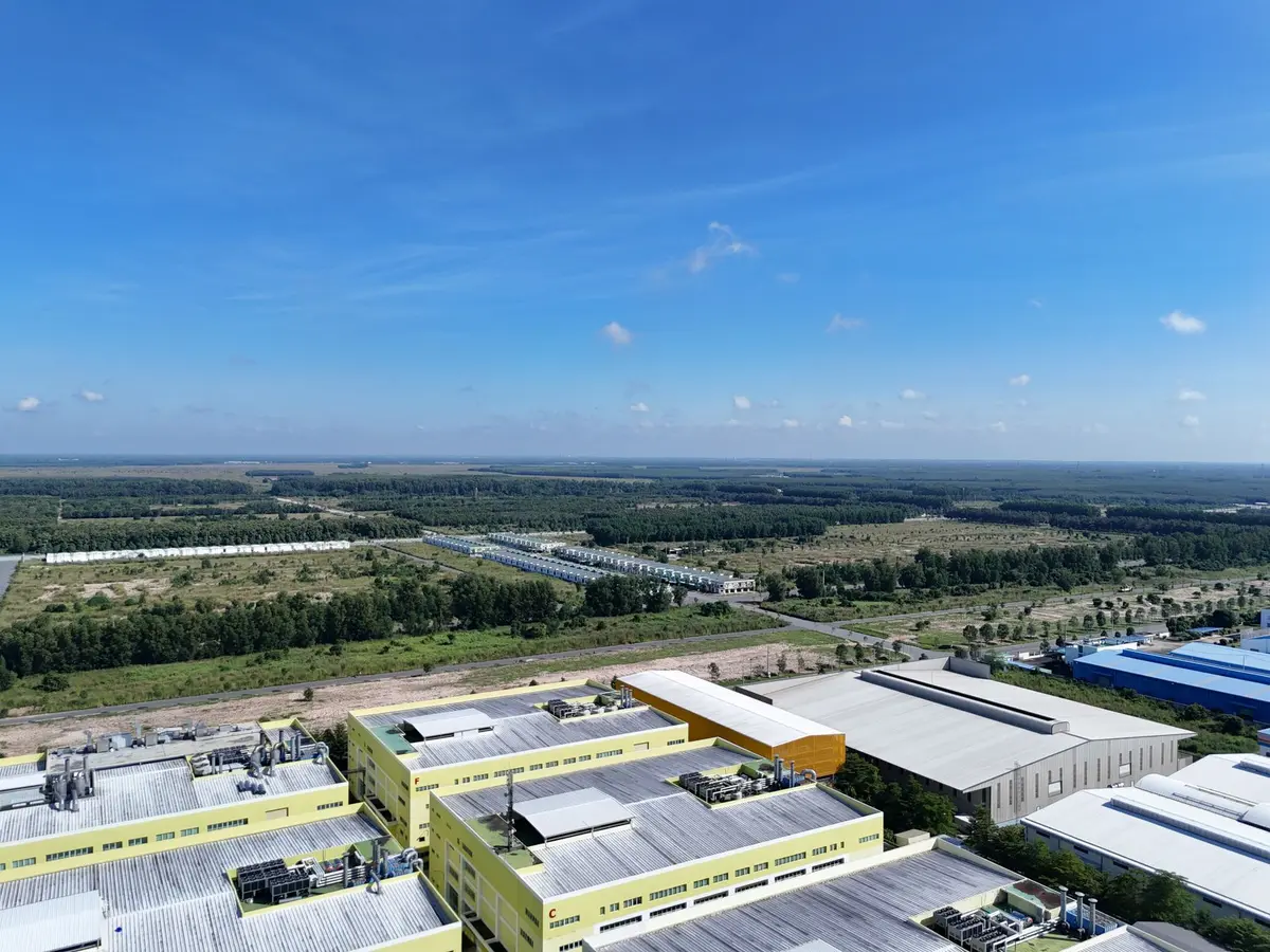 Apakah kawasan industri Batam lebih cocok untuk manufaktur atau logistik