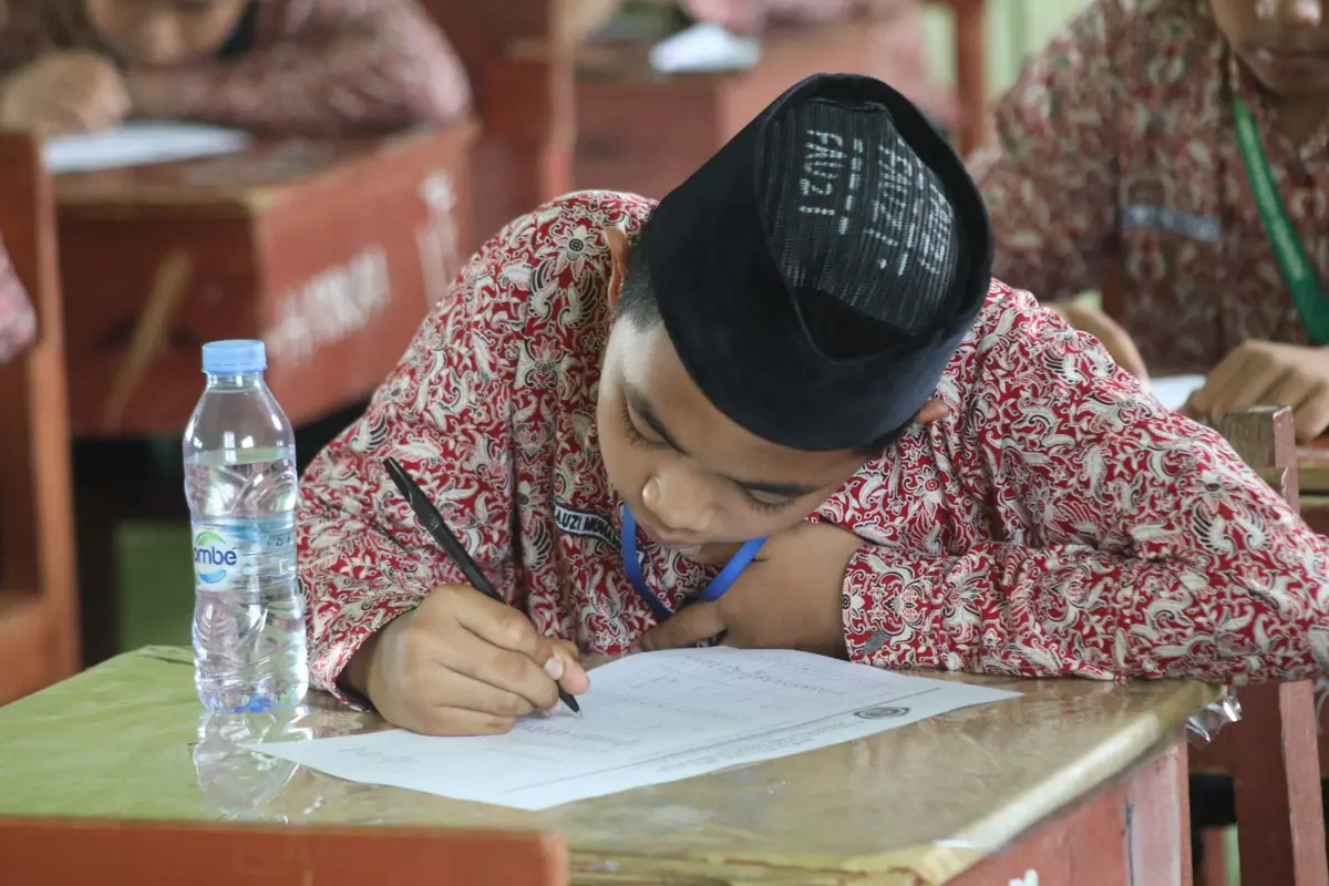 Siapa saja yang bisa mendaftar beasiswa pelajar Batam