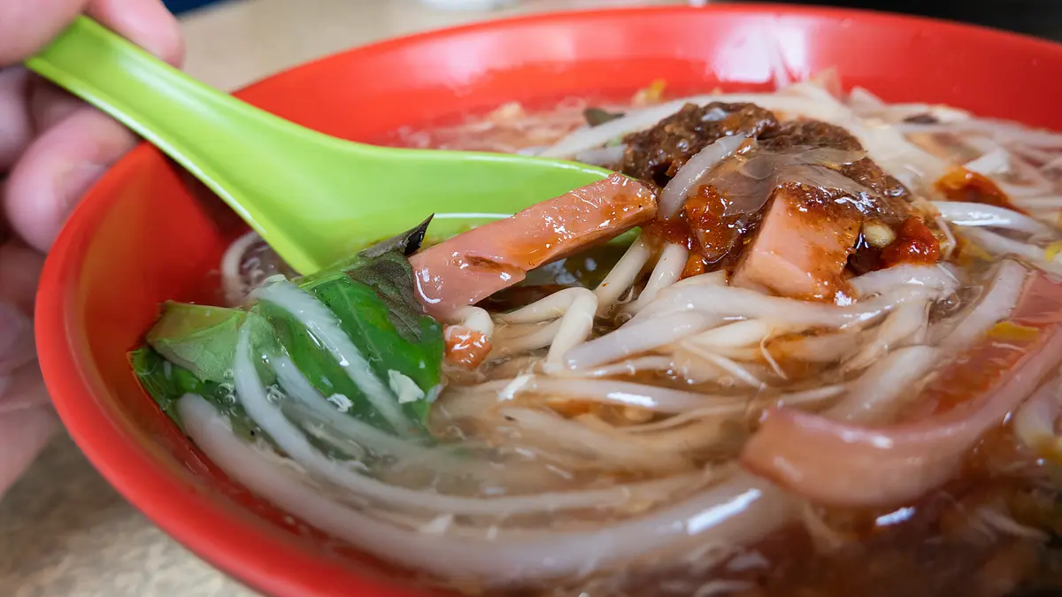 Apa yang membuat gonggong dan mie tarempa Batam terkenal di kalangan wisatawan