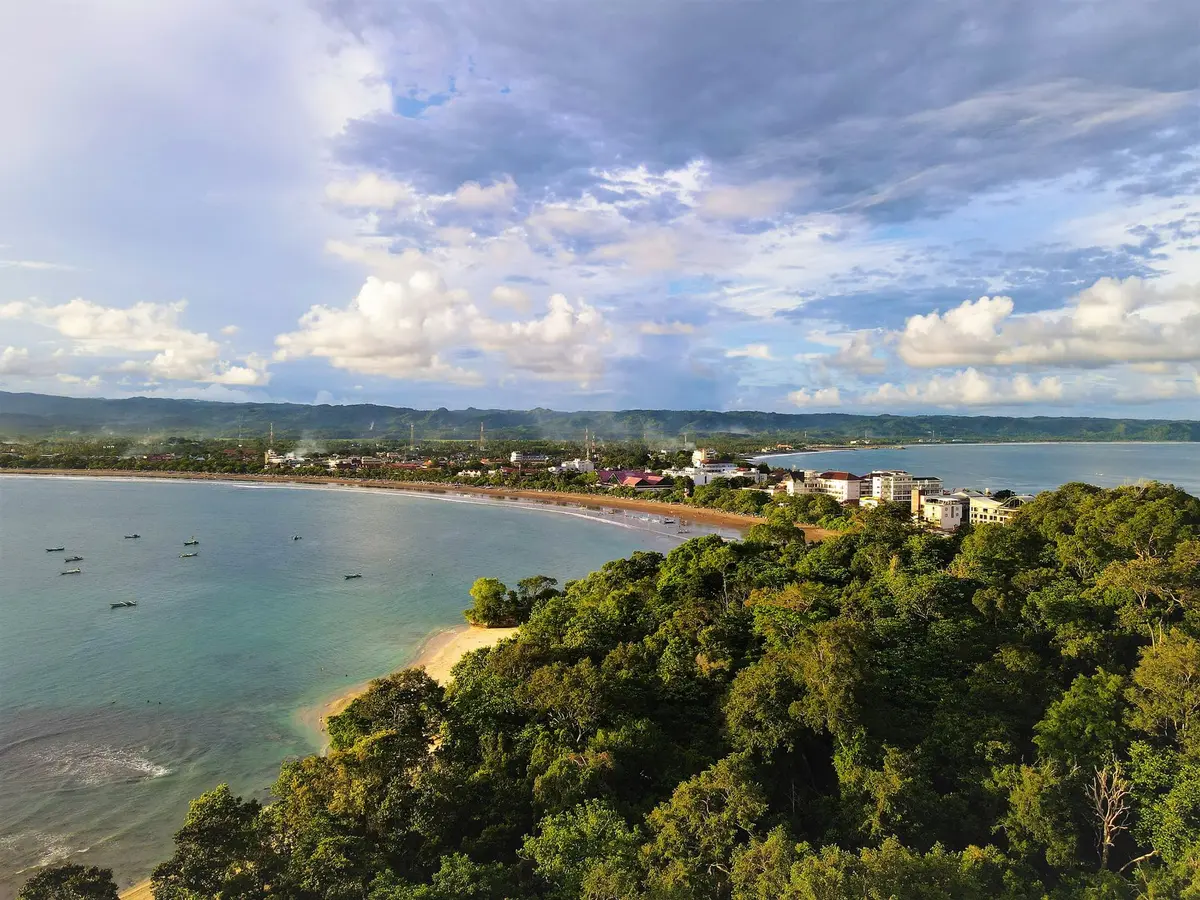 Di mana lokasi wisata pantai yang bagus di Batam
