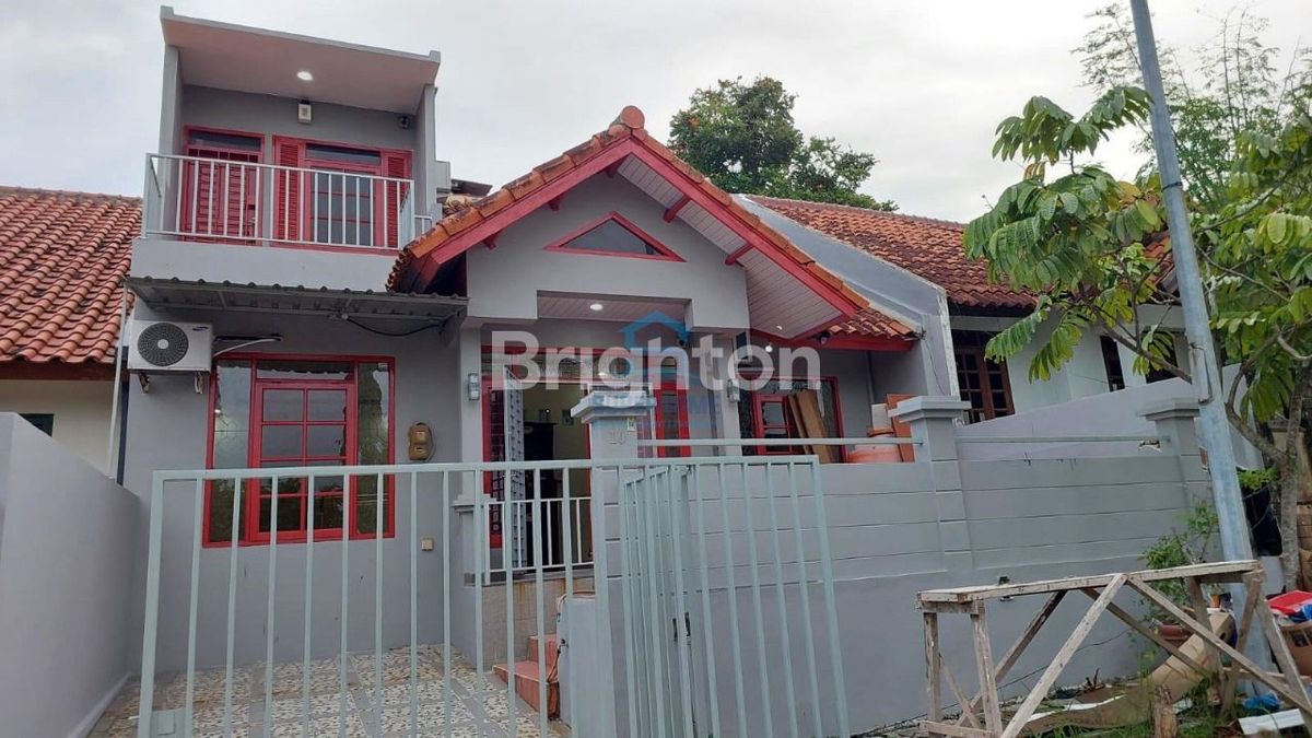 Dijual atau Disewakan Rumah 2 Lantai Sukajadi Batam — 4+1 Kamar, Dekat Lapangan Golf
