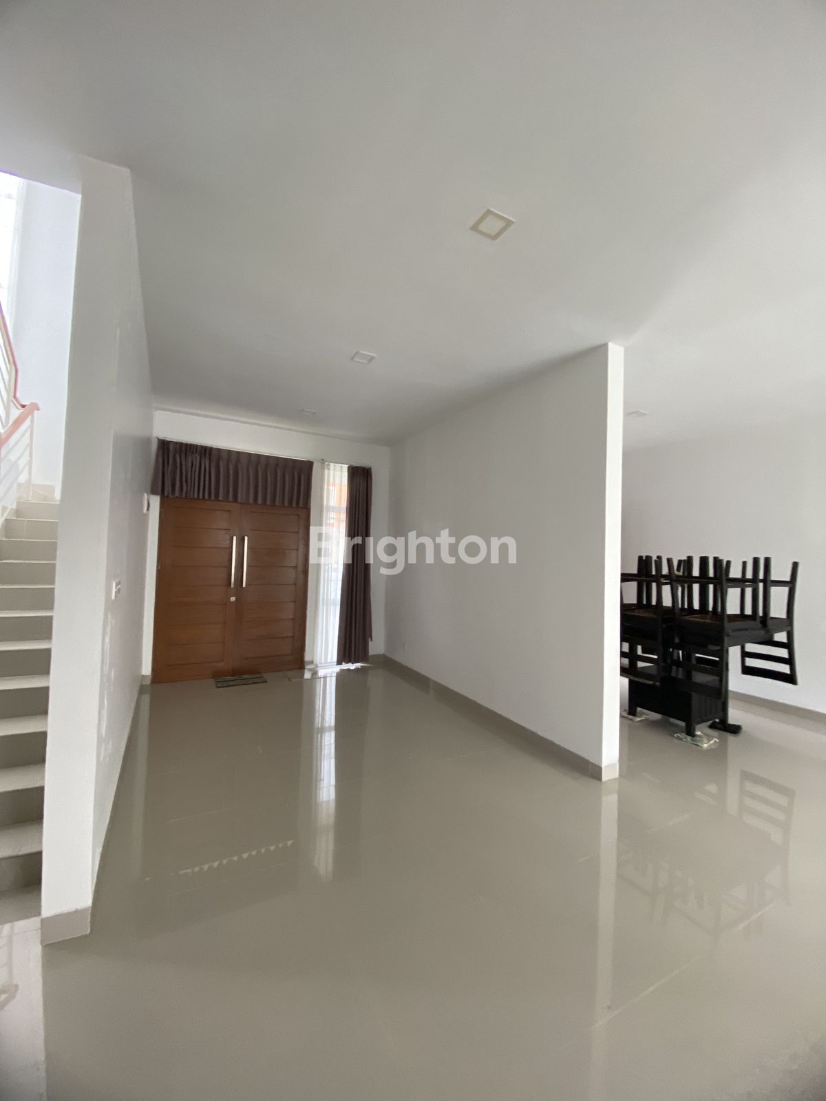 Staircase and dining area in the Taman Golf Residence house, Sukajadi