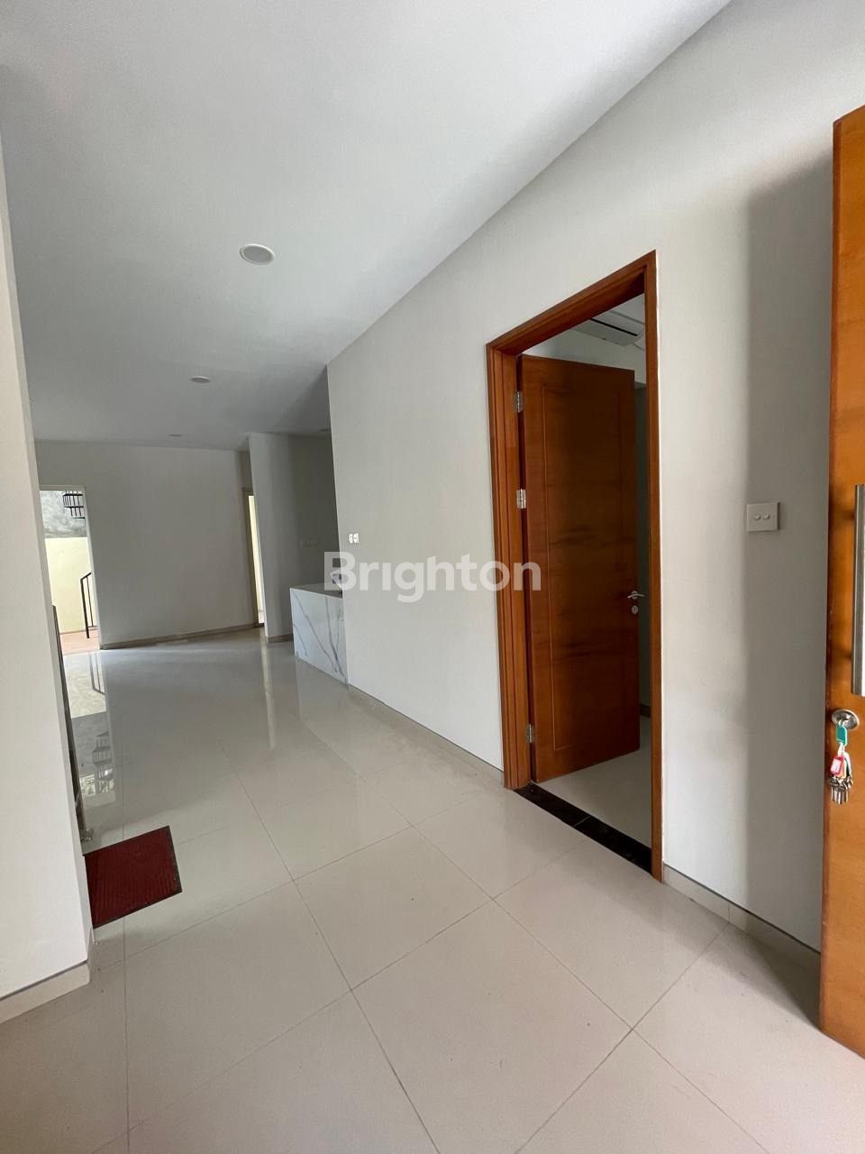 Lorong lantai bawah rumah Southlinks Tiban Batam