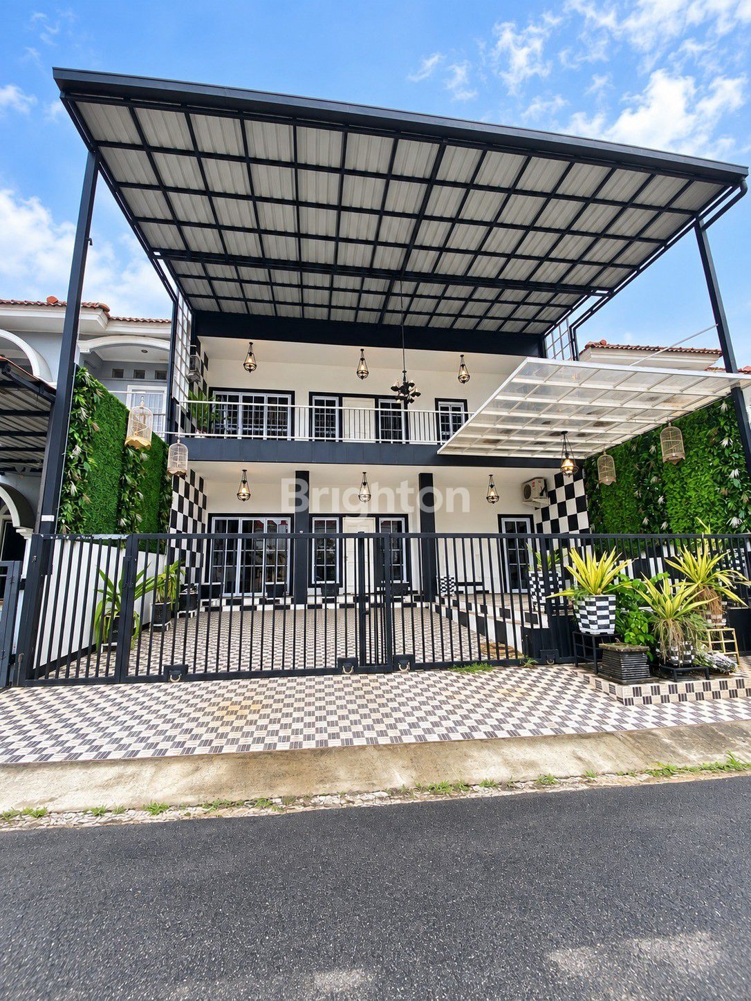 Fully Furnished 3-Storey House For Sale in Taman Dutamas, Batam — 6 Bedrooms, 5 Baths