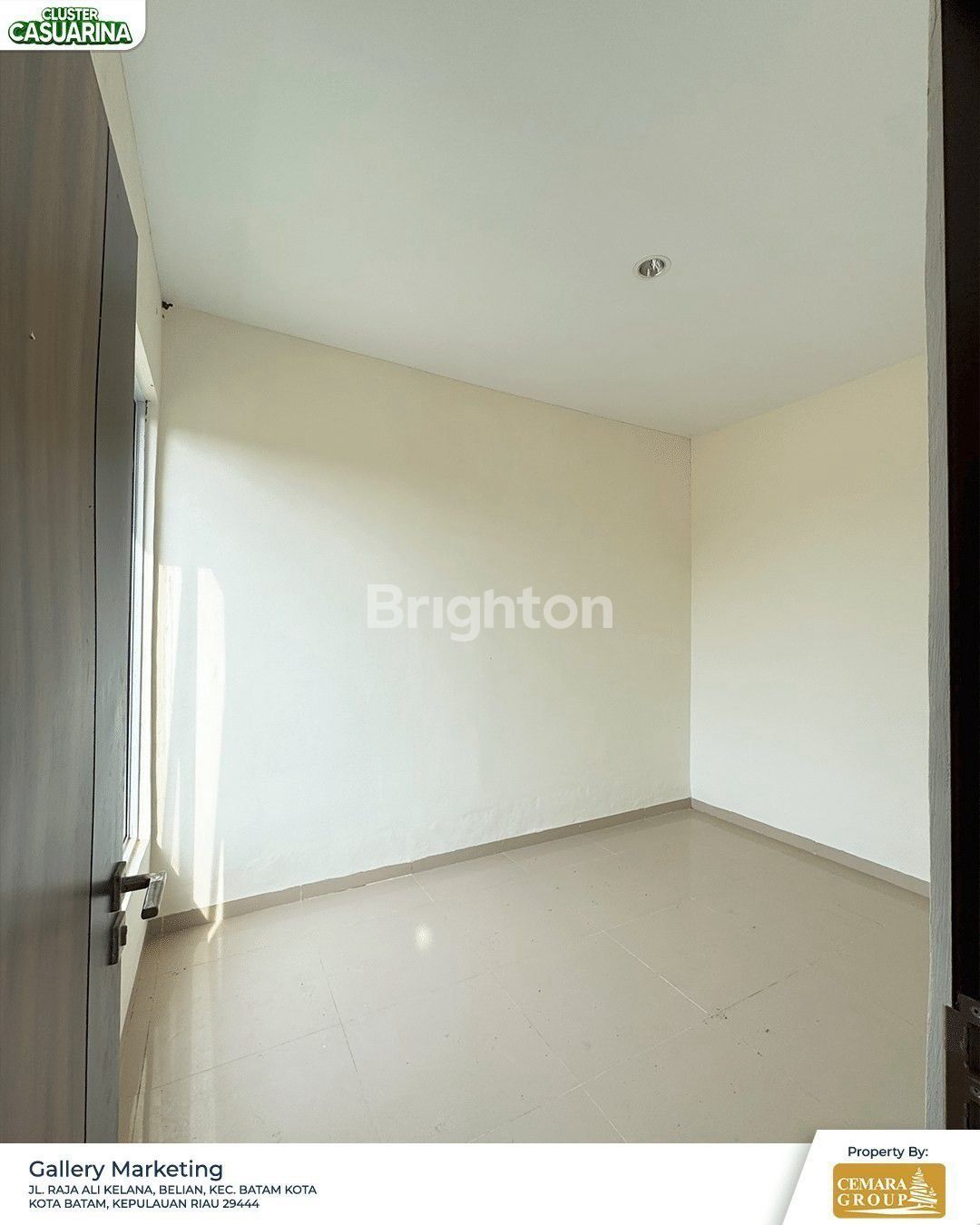 Kamar di lantai atas rumah Cemara Park Residence Batam
