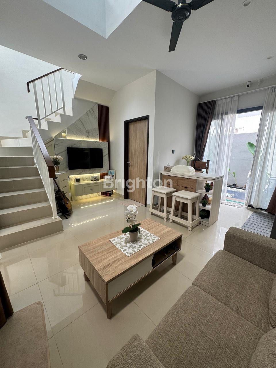 Halaman belakang untuk BBQ di rumah Central Hill Batam
