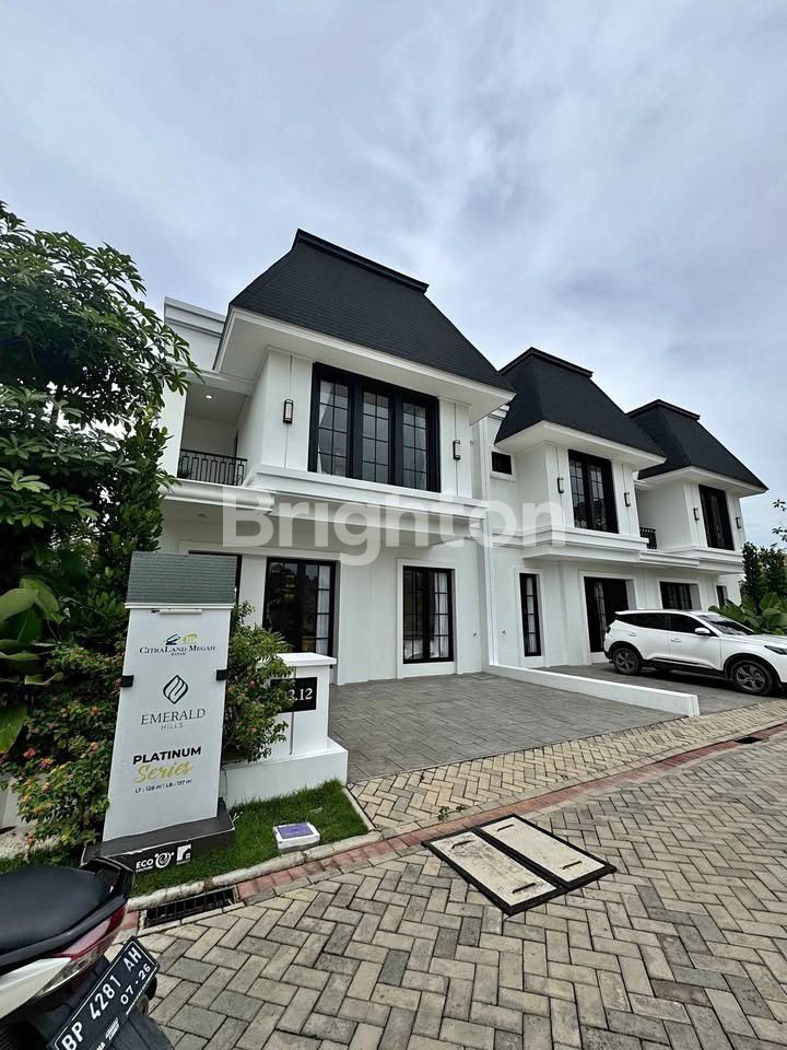 Jual Rumah Emerald Hills Citraland Megah Batam — 4 Kamar Tidur, Carport 2 Mobil