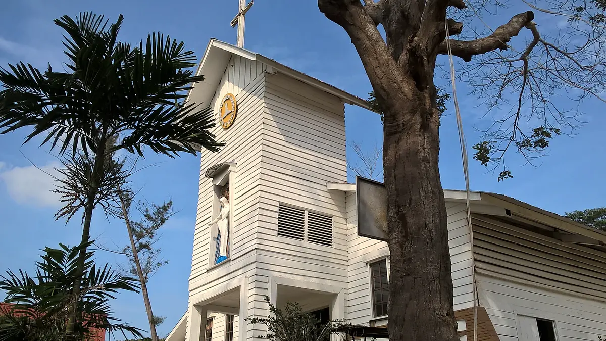 Galang Refugee Camp (Kampung Vietnam), Batam: History, Location and Distance